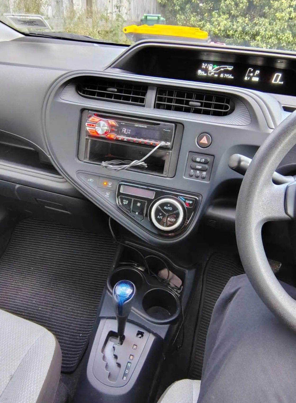 Toyota Aqua 2018L Model Carousel 4