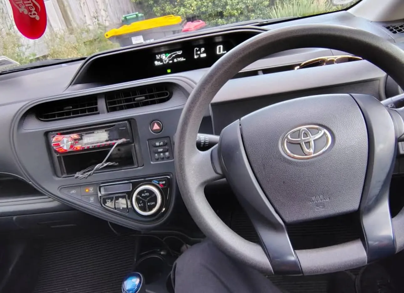 Toyota Aqua 2018L Model Carousel 3