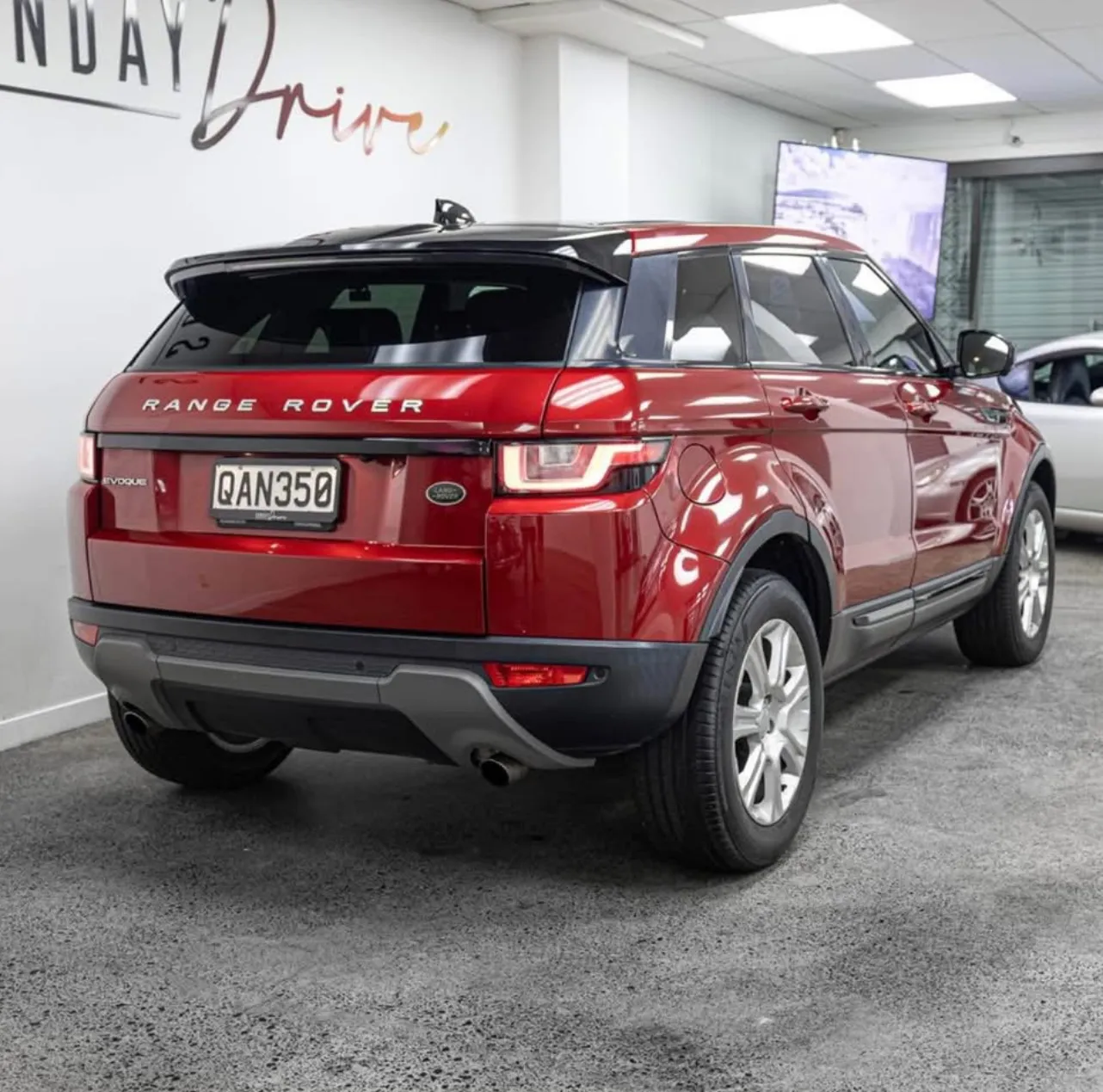 2017 Range Rover Carousel 1