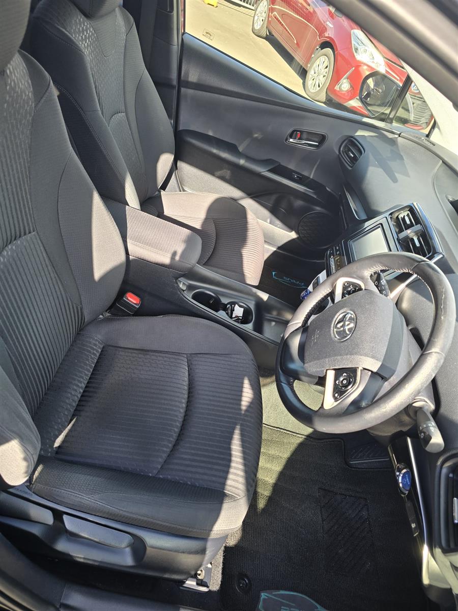 2016 Toyota Prius Hybrid New shape Low km Carousel 8