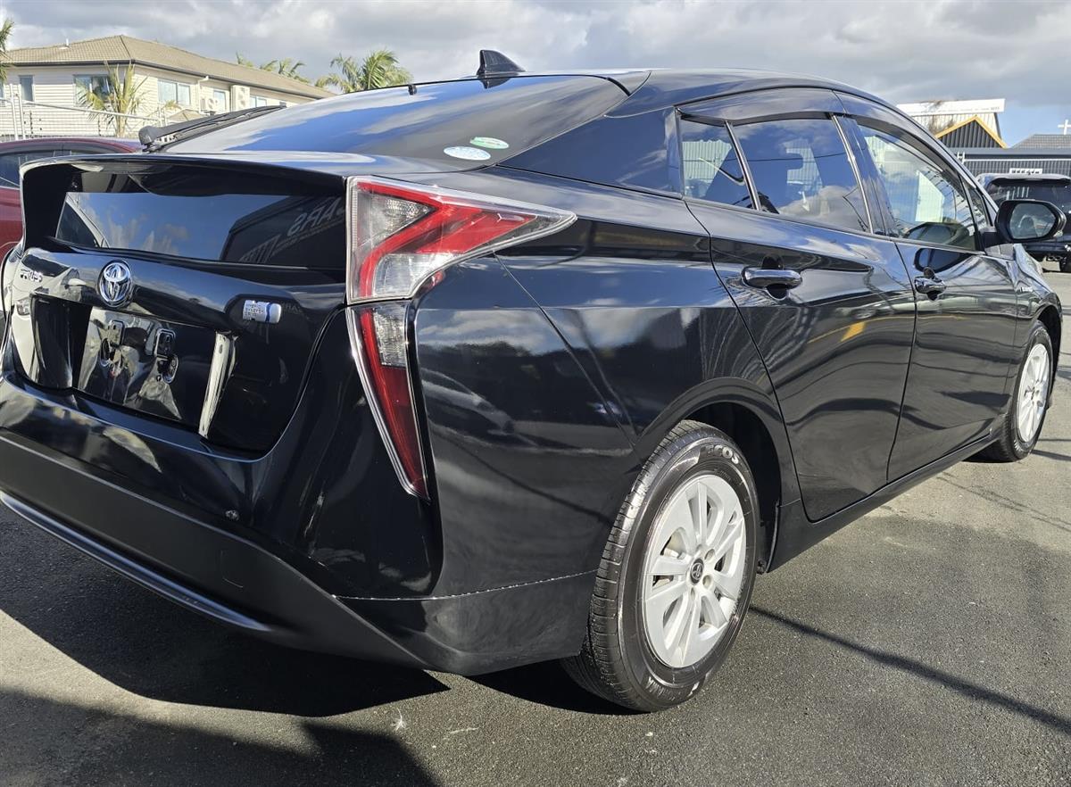 2016 Toyota Prius Hybrid New shape Low km Carousel 3