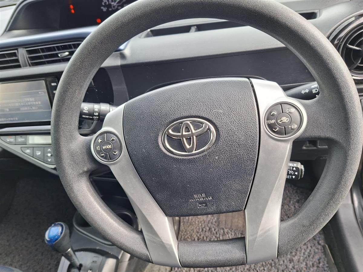 2015 Toyota Aqua Cruise control, Heated seats ,Reverse camera,Alloys Carousel 7
