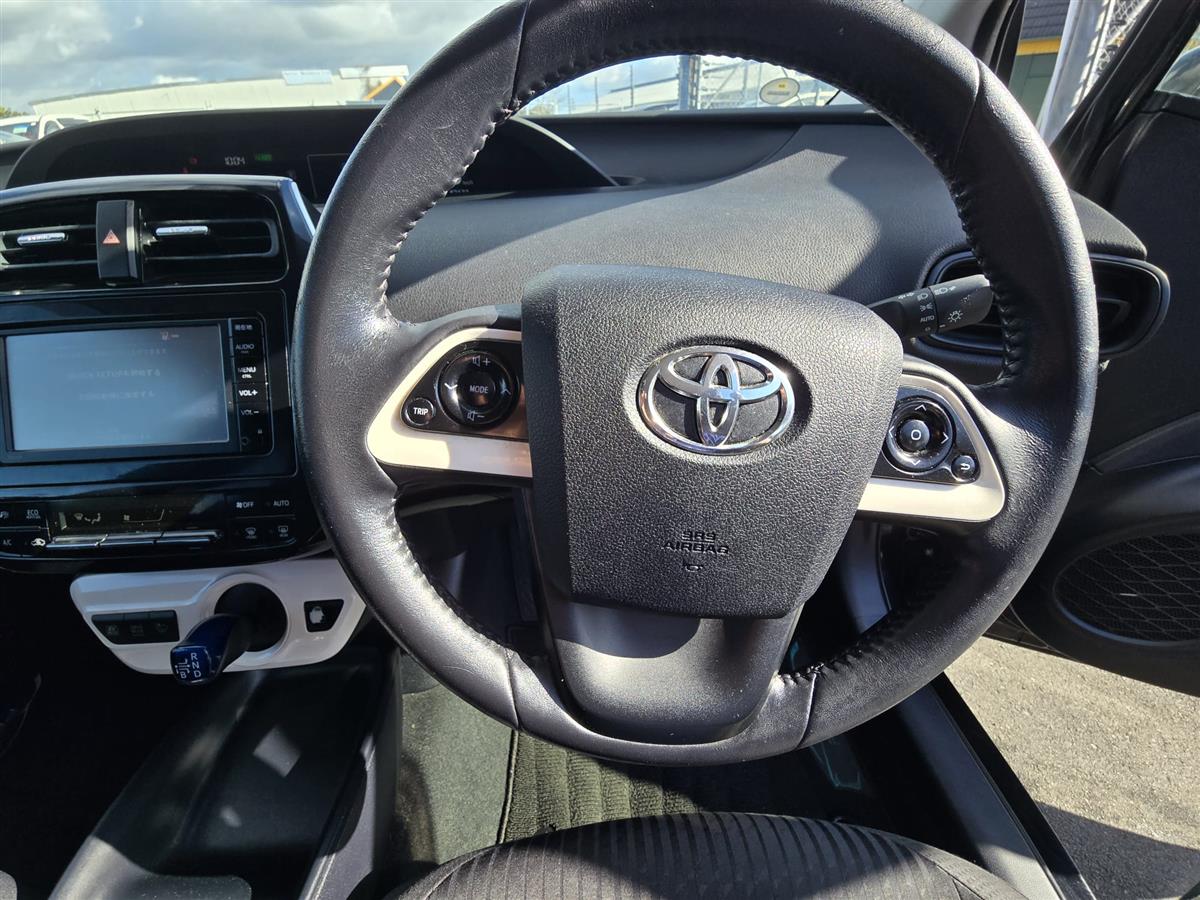 2016 Toyota Prius Hybrid New shape Low km Carousel 6
