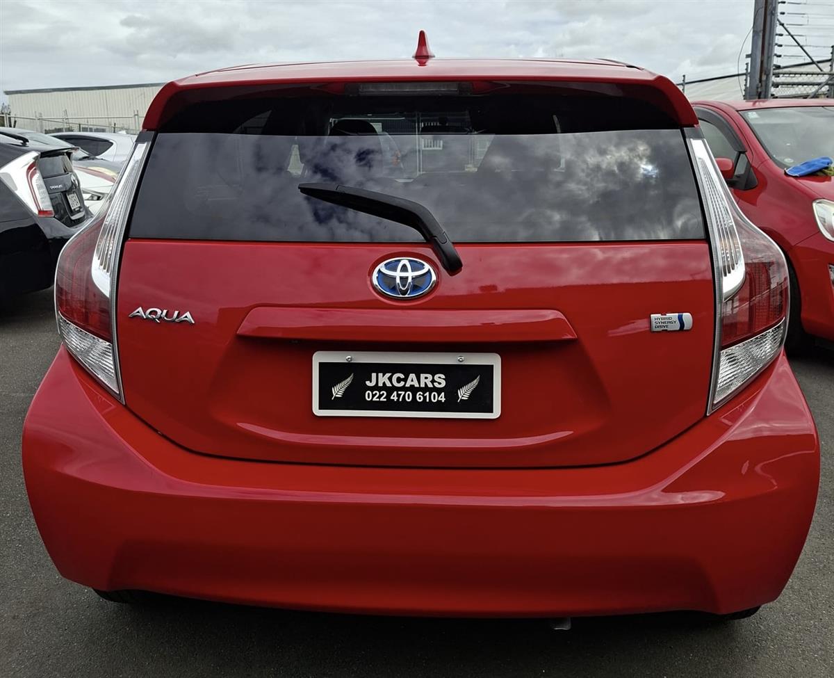 2015 Toyota Aqua HYBRID Carousel 3