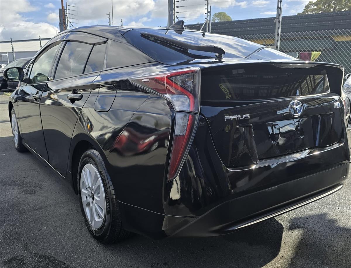 2016 Toyota Prius Hybrid New shape Low km Carousel 5