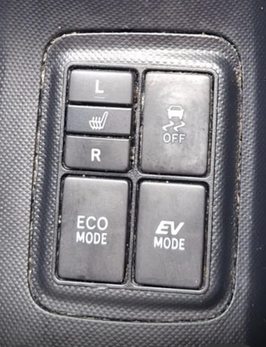 2015 Toyota Aqua Cruise control, Heated seats ,Reverse camera,Alloys Carousel 9