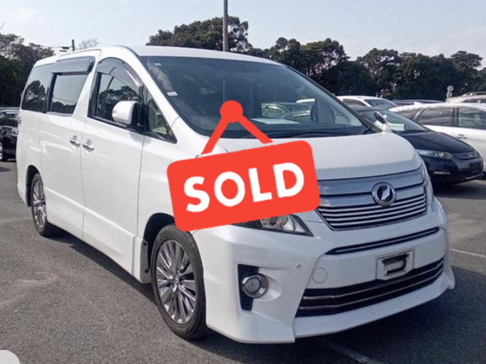 2013 Toyota Vellfire Very low km with leather interior