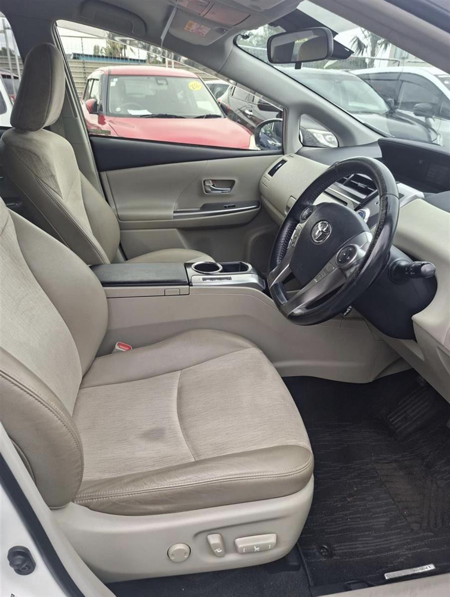 2015 Toyota Prius Alpha G 48000km only 7 seater Carousel 8