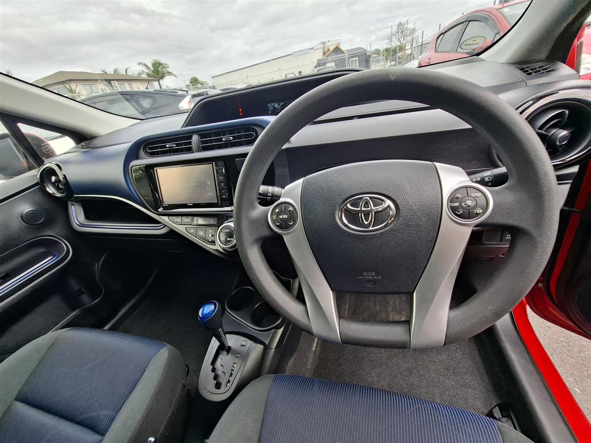 2015 Toyota Aqua HYBRID Carousel 8