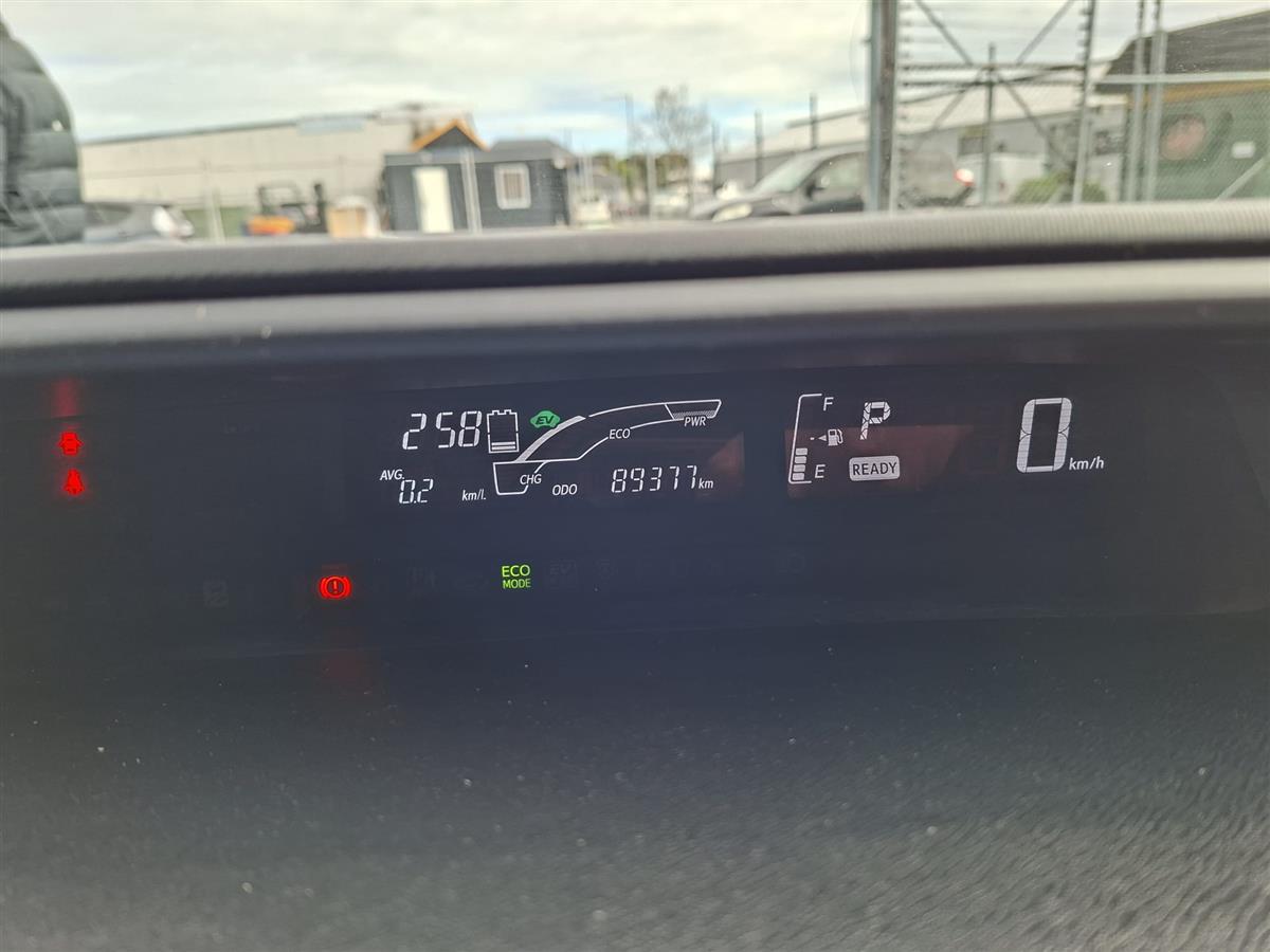 2015 Toyota Aqua Cruise control, Heated seats ,Reverse camera,Alloys Carousel 10
