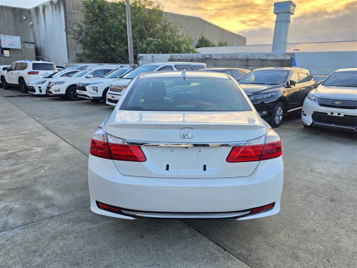 2016 Honda Accord Hybrid 2.0EX Adaptive Cruise Electric Seats Lane Assist Rev Cam Finance Available Carousel 4