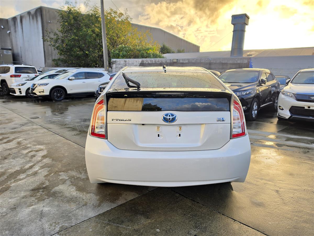 2014 Toyota Prius Hybrid G Half Leather Cruise Electric Seats Rev Cam Bluetooth Finance Available Carousel 7