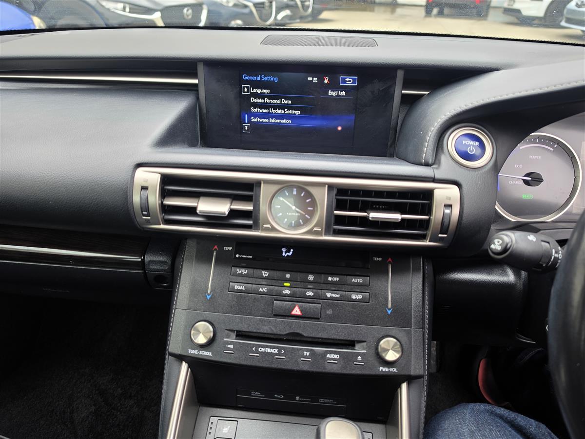 2015 Lexus IS 300h Hybrid SUNROOF Leather Radar Cruise BSM Electric Seat Finance Available Carousel 16