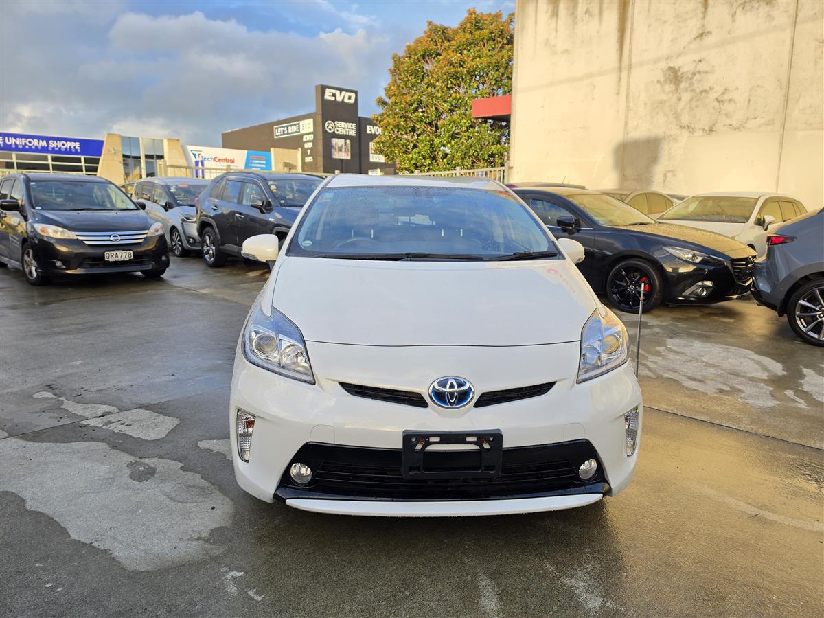 2014 Toyota Prius Hybrid G Half Leather Cruise Electric Seats Rev Cam Bluetooth Finance Available Carousel 12