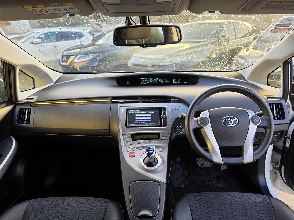 2014 Toyota Prius Hybrid G Half Leather Cruise Electric Seats Rev Cam Bluetooth Finance Available Carousel 9
