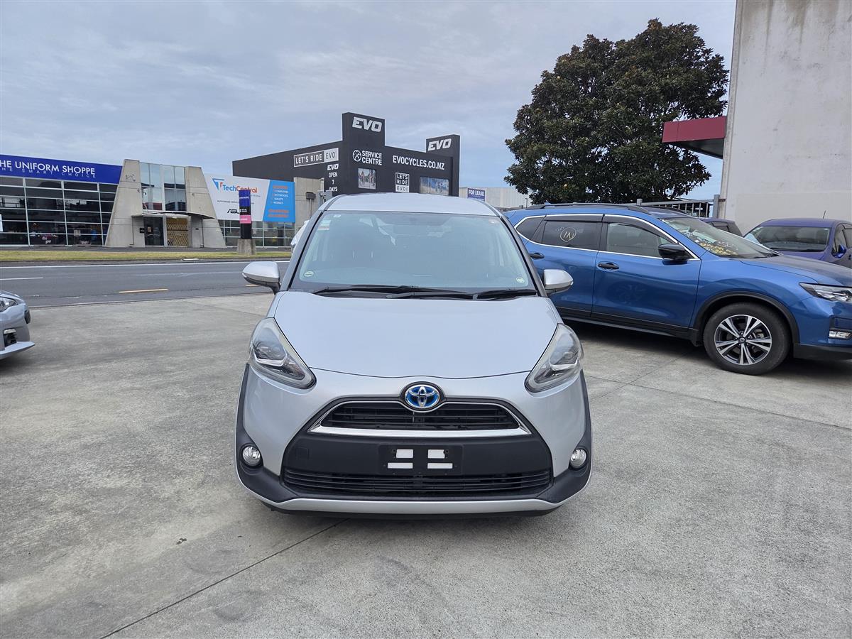 2017 Toyota Sienta Hybrid 1.5G 7 Seats Alloys Keyless Electric Doors Rev Cam Finance Available Carousel 17