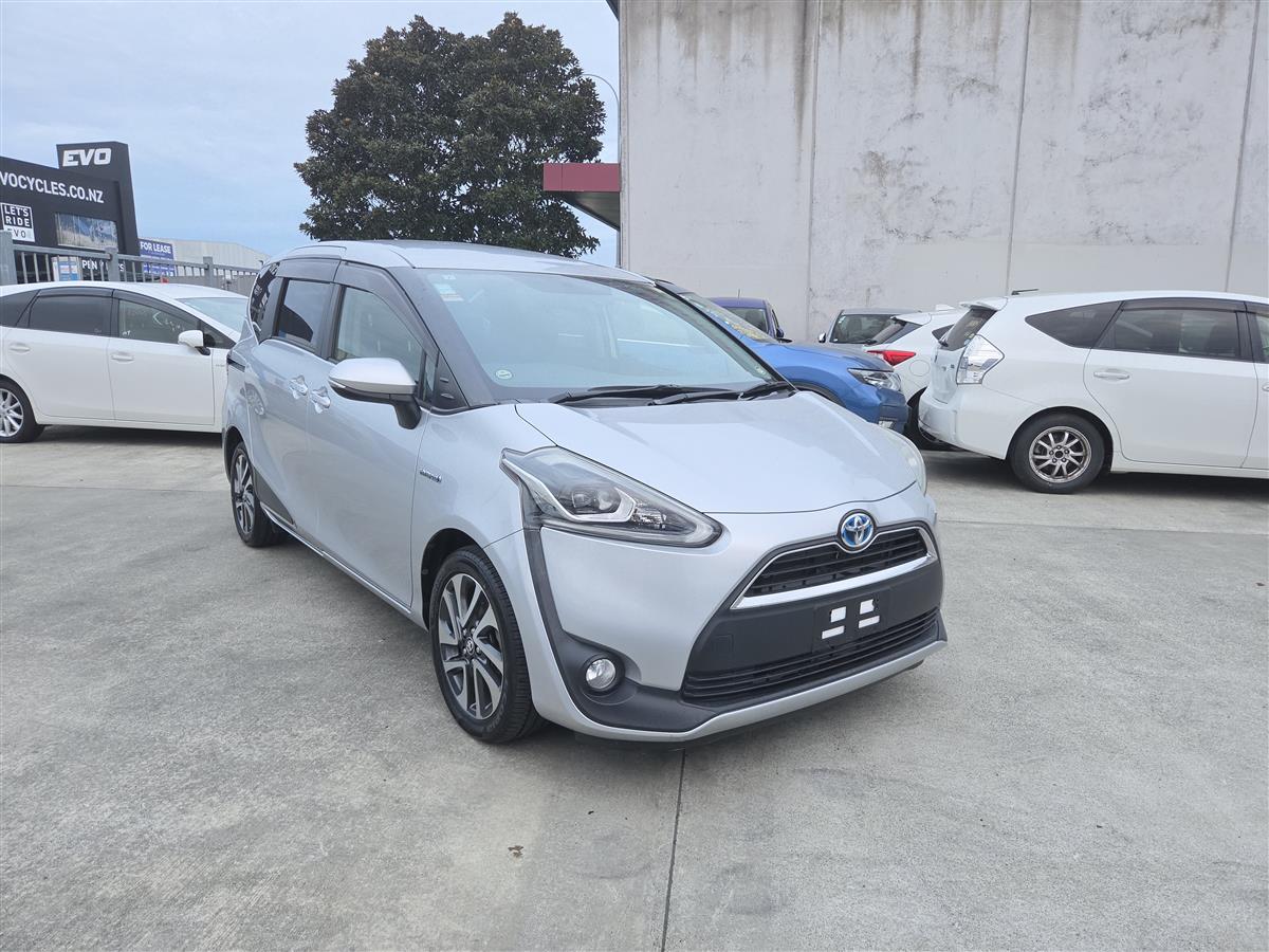 2017 Toyota Sienta Hybrid 1.5G 7 Seats Alloys Keyless Electric Doors Rev Cam Finance Available Carousel 8