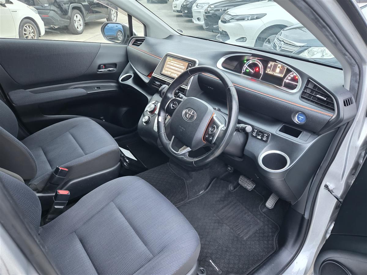 2017 Toyota Sienta Hybrid 1.5G 7 Seats Alloys Keyless Electric Doors Rev Cam Finance Available Carousel 2