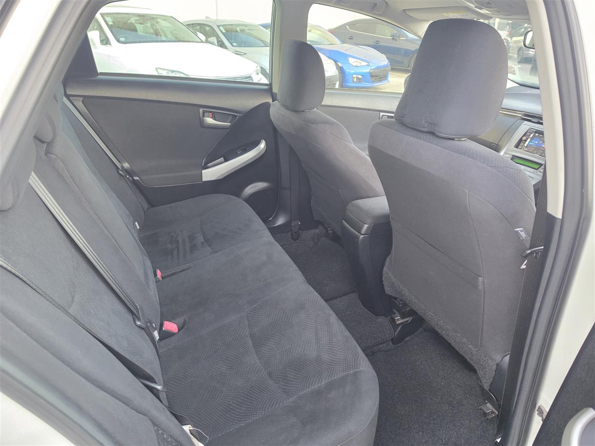 2015 Toyota Prius S Hybrid Keyless Alloys English Stereo/Bluetooth Rev Camera Finance Available Carousel 9
