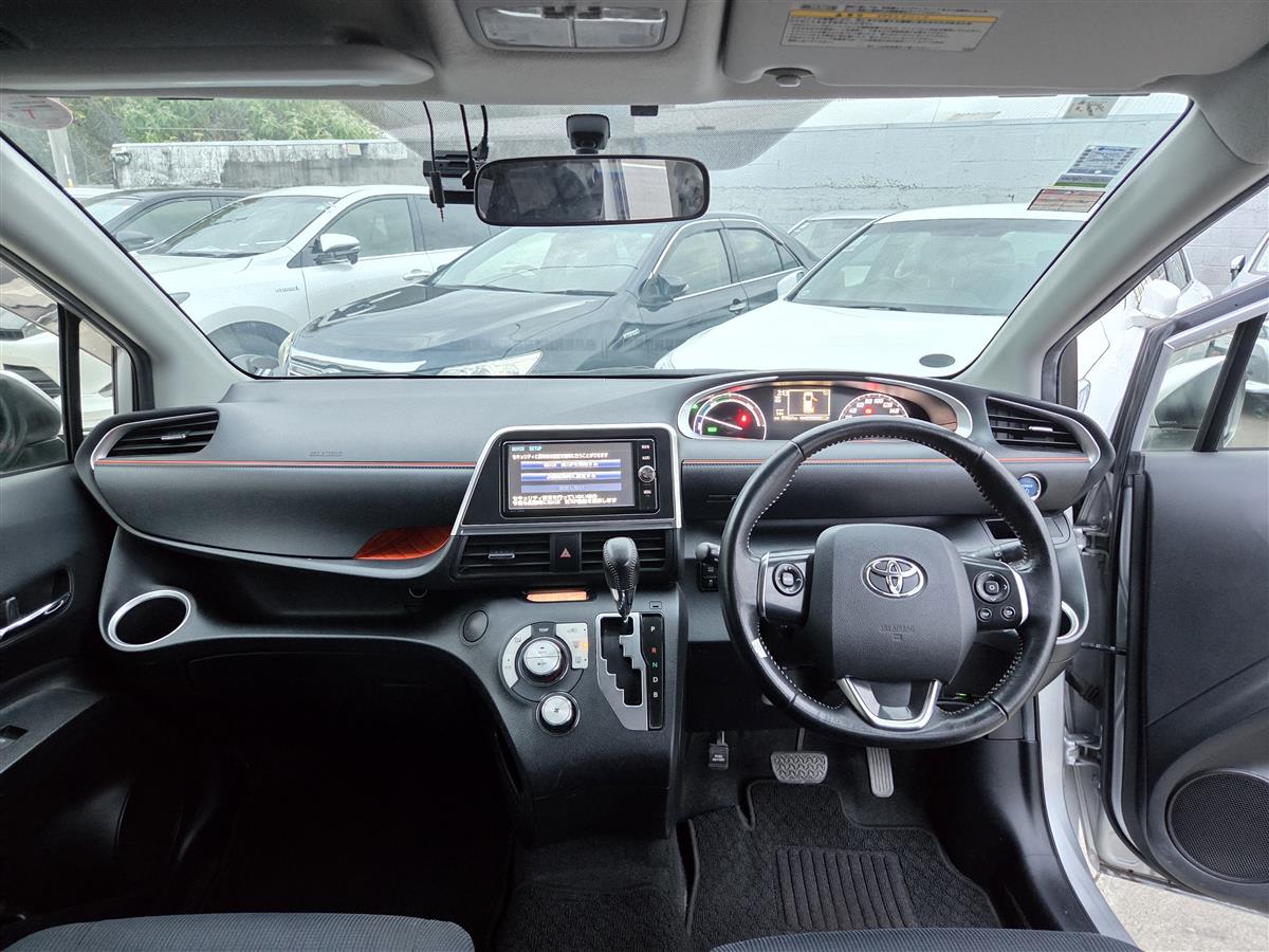2017 Toyota Sienta Hybrid 1.5G 7 Seats Alloys Keyless Electric Doors Rev Cam Finance Available Carousel 11
