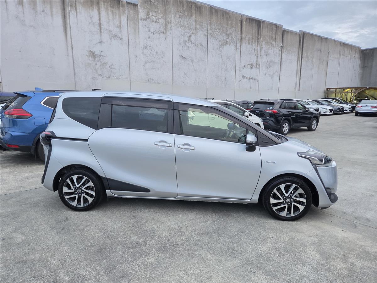 2017 Toyota Sienta Hybrid 1.5G 7 Seats Alloys Keyless Electric Doors Rev Cam Finance Available Carousel 7