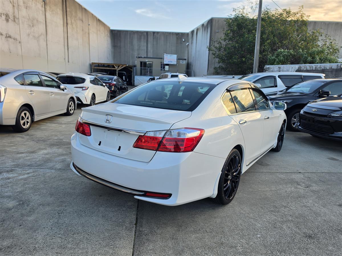 2016 Honda Accord Hybrid 2.0EX Adaptive Cruise Electric Seats Lane Assist Rev Cam Finance Available Carousel 5
