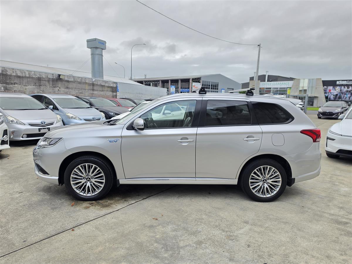 2018 Mitsubishi Outlander XLS PHEV 4WD Radar Cruise 360 Cam LDW FCM Finance Available Collage 1