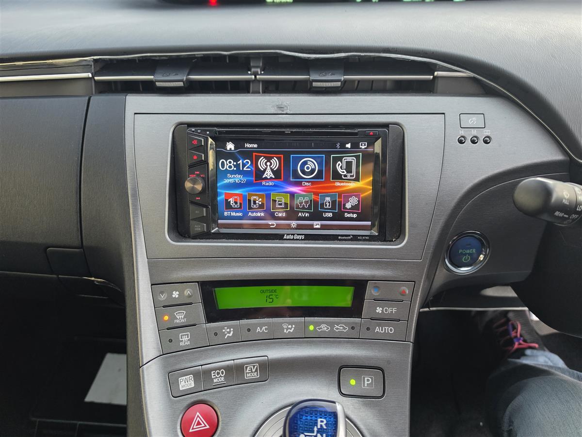 2015 Toyota Prius S Hybrid Keyless Alloys English Stereo/Bluetooth Rev Camera Finance Available Carousel 13