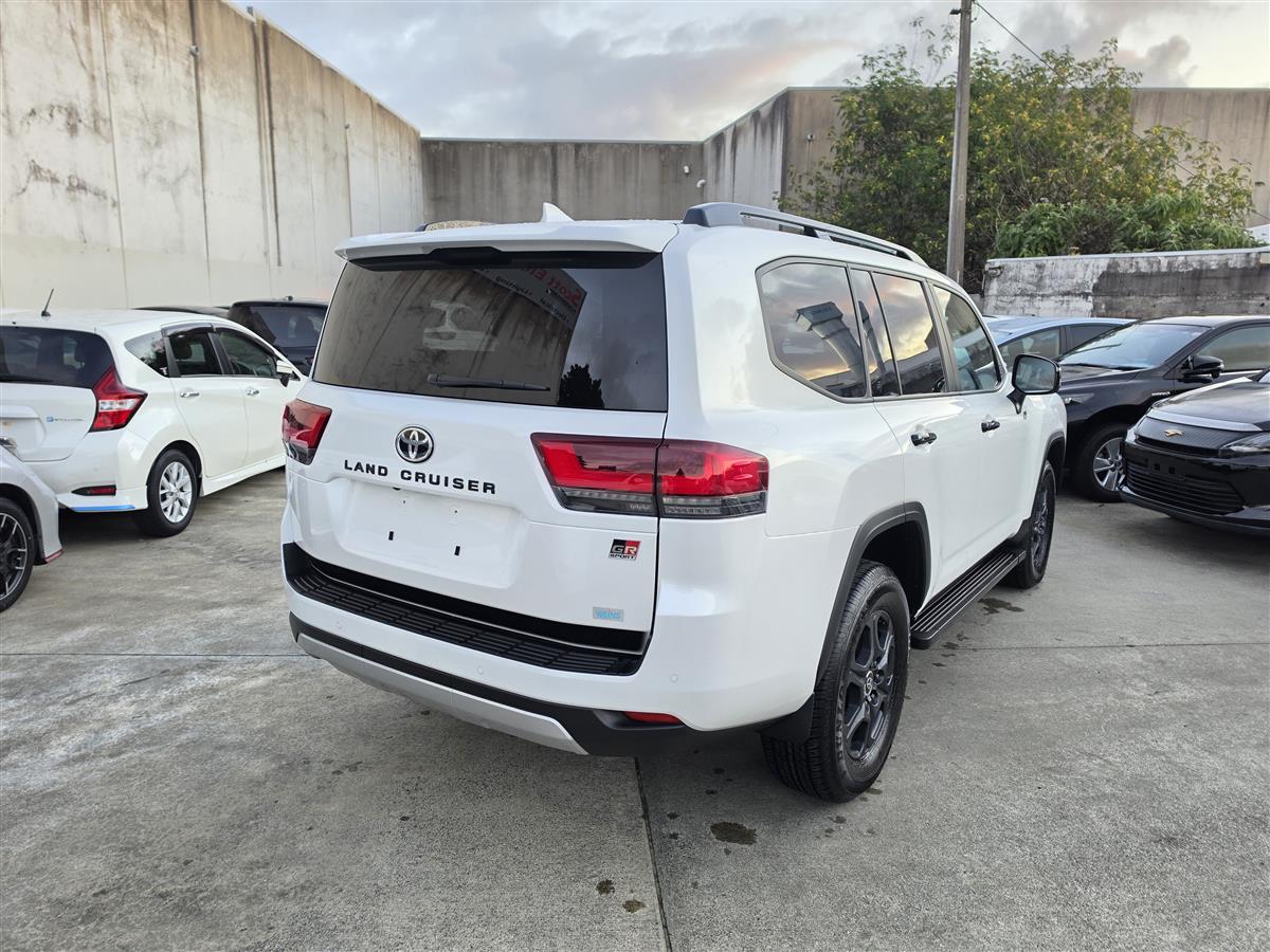 2024 Toyota Land Cruiser 300 GR SPORT 7 Seats 4WD JBL 360 Cam HUD Finance Available Carousel 1