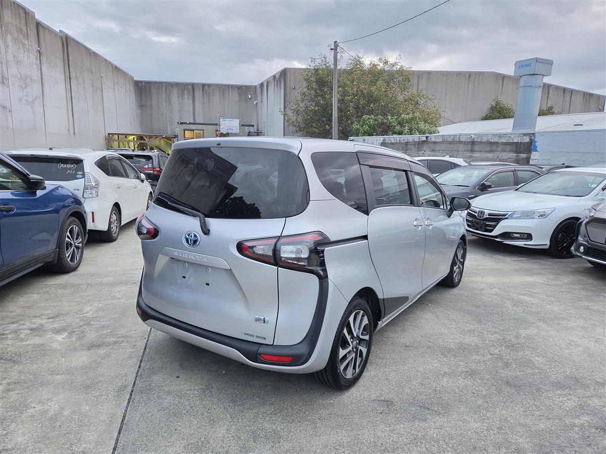 2017 Toyota Sienta Hybrid 1.5G 7 Seats Alloys Keyless Electric Doors Rev Cam Finance Available Carousel 1