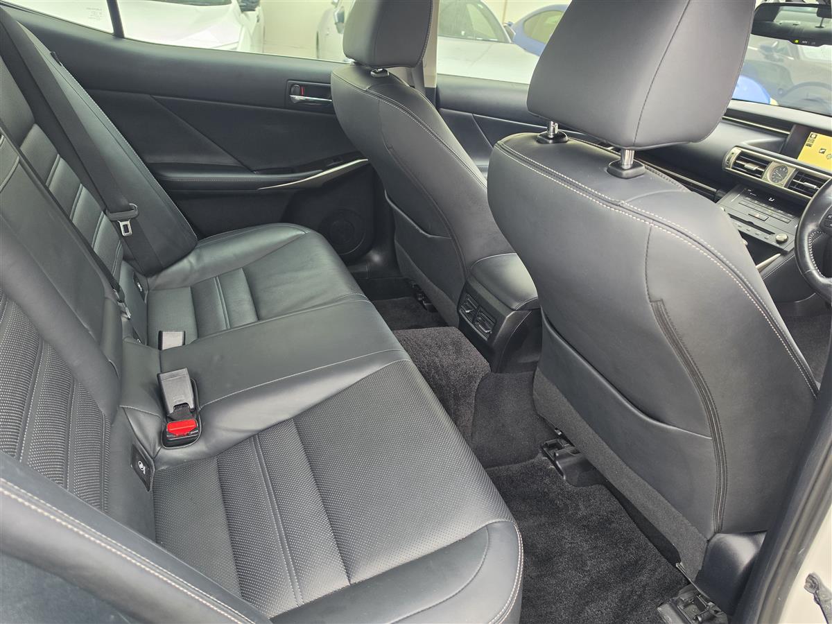 2015 Lexus IS 300h Hybrid SUNROOF Leather Radar Cruise BSM Electric Seat Finance Available Carousel 12