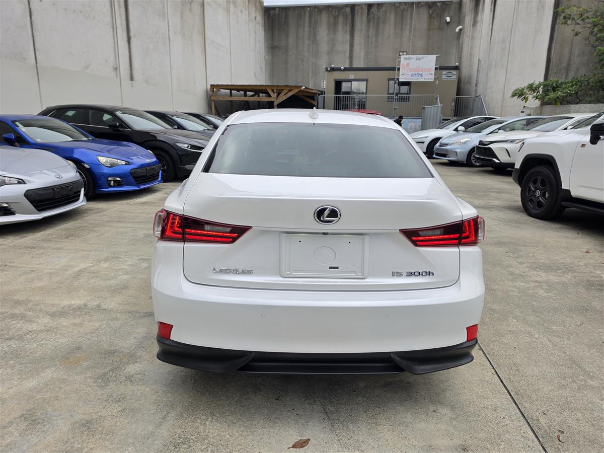 2015 Lexus IS 300h Hybrid SUNROOF Leather Radar Cruise BSM Electric Seat Finance Available Carousel 6