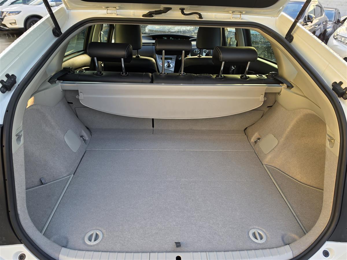 2014 Toyota Prius Hybrid G Half Leather Cruise Electric Seats Rev Cam Bluetooth Finance Available Carousel 4