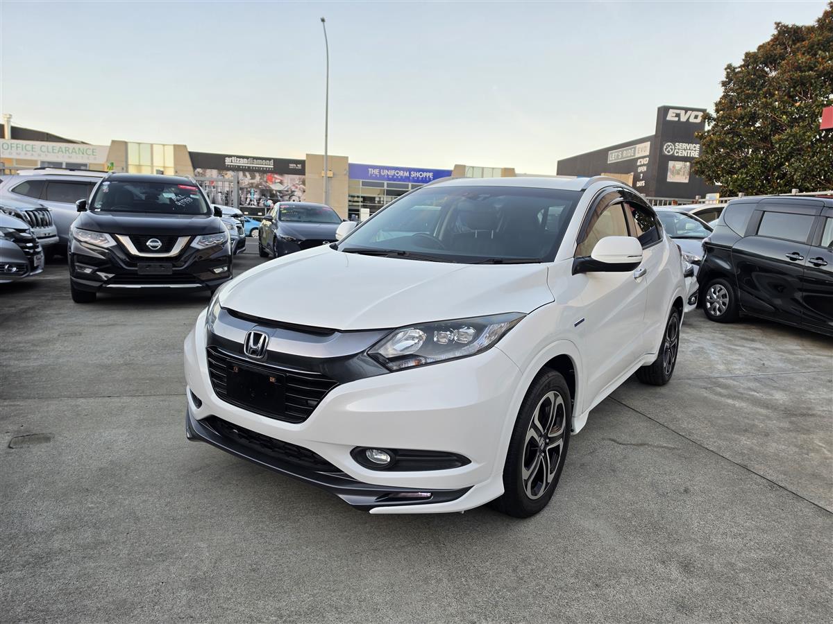 2015 Honda Vezel Hybrid Z Pkg Cruise Leather Alloys Paddle Rev Cam/Bluetooth Finance Available