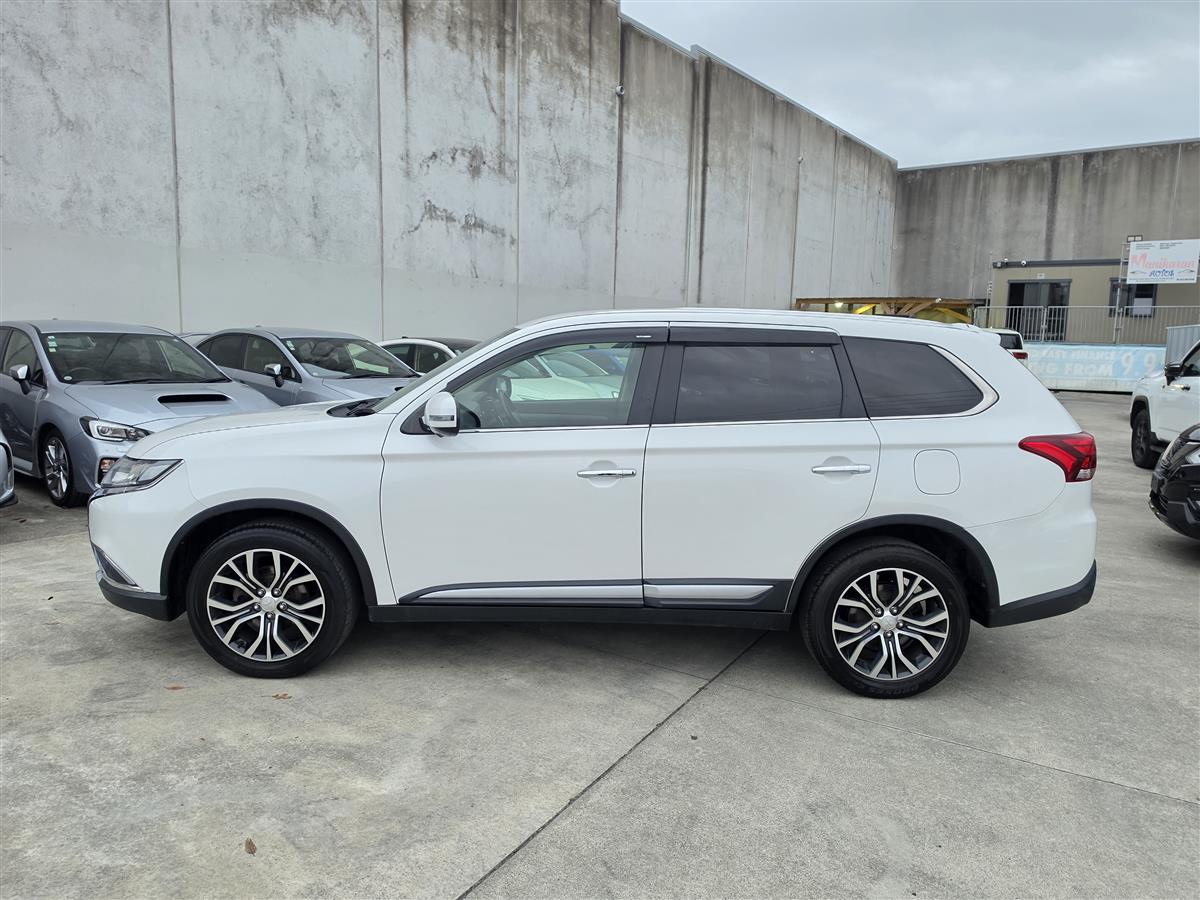 2015 Mitsubishi Outlander 4WD Auto Stop 7 Seater Adaptive Cruise Lane Assist FCM Rev Cam Finance Available Carousel 1