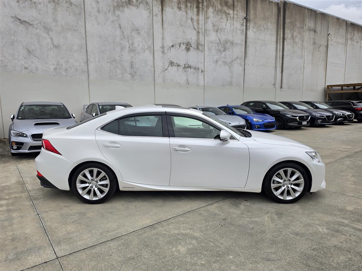 2015 Lexus IS 300h Hybrid SUNROOF Leather Radar Cruise BSM Electric Seat Finance Available Carousel 1