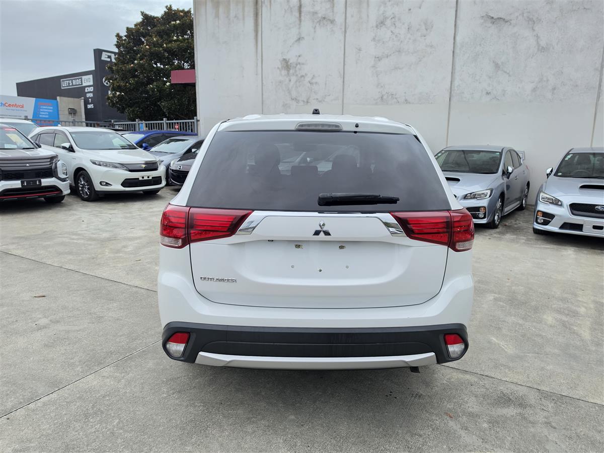 2015 Mitsubishi Outlander 4WD Auto Stop 7 Seater Adaptive Cruise Lane Assist FCM Rev Cam Finance Available Carousel 3