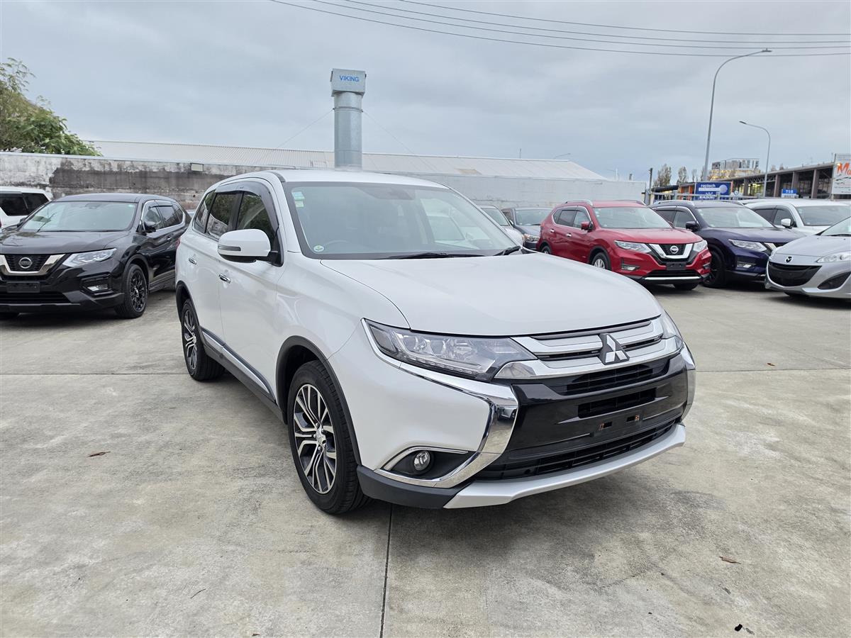 2015 Mitsubishi Outlander 4WD Auto Stop 7 Seater Adaptive Cruise Lane Assist FCM Rev Cam Finance Available Carousel 5