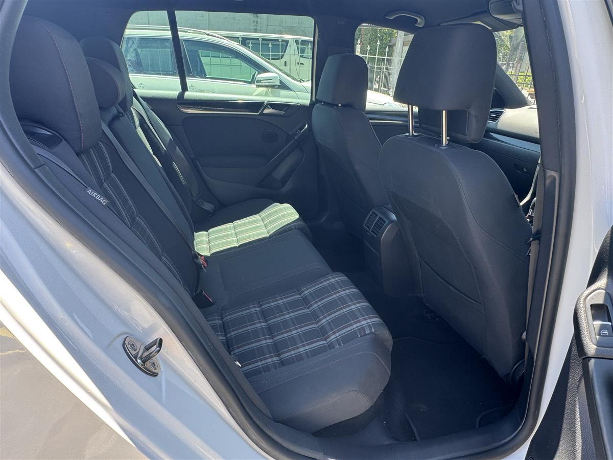 2011 Volkswagen Golf GTI Carousel 9