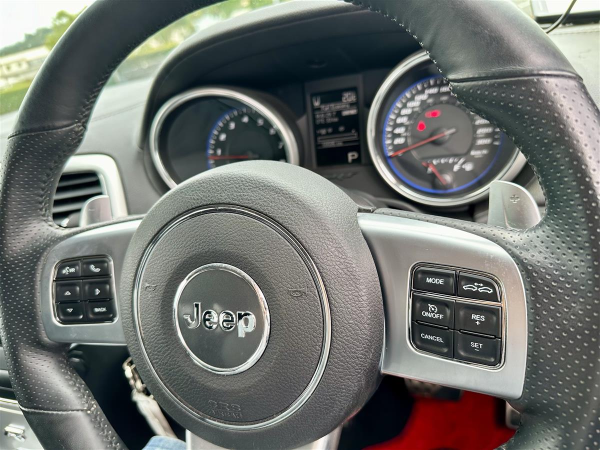 2013 Jeep Grand Cherokee 6.4L HEMI SRT8 Carousel 13