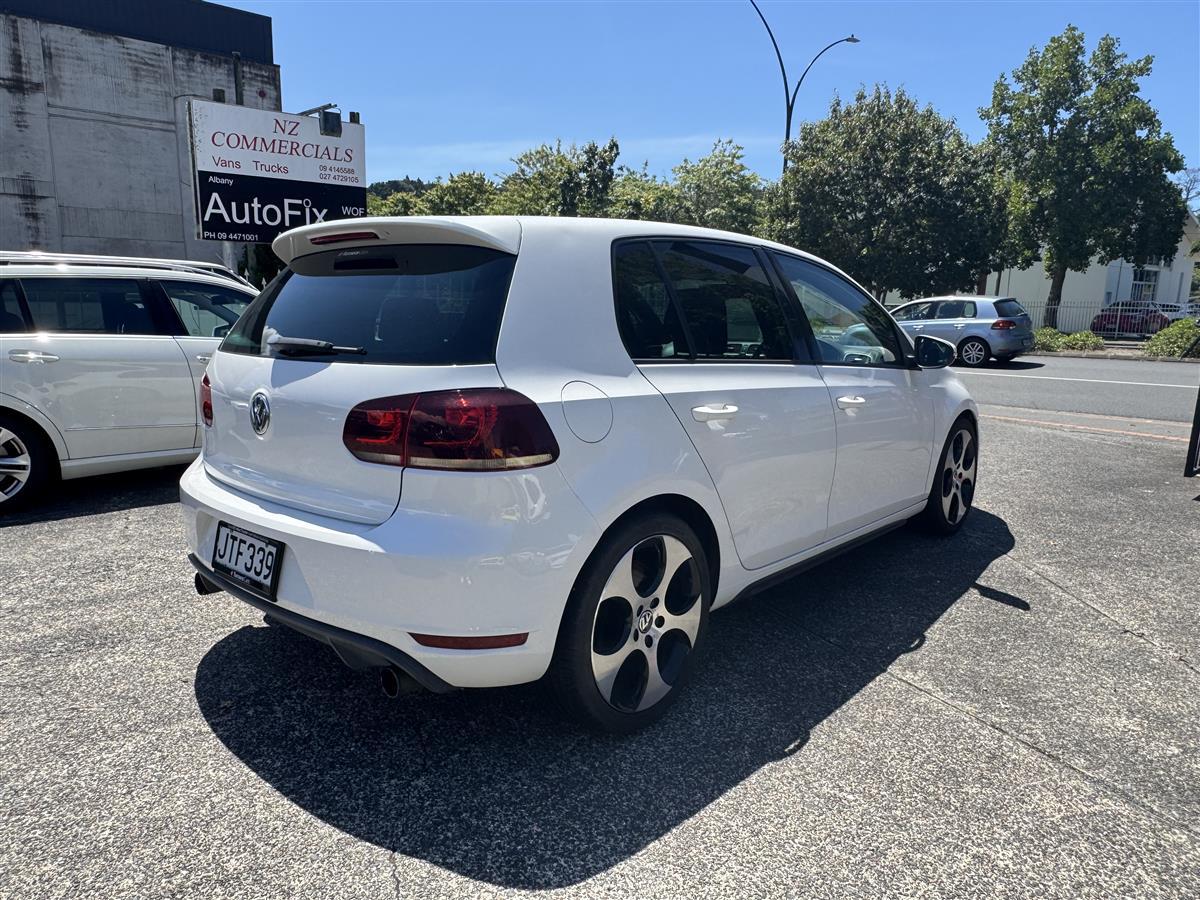2011 Volkswagen Golf GTI Carousel 3