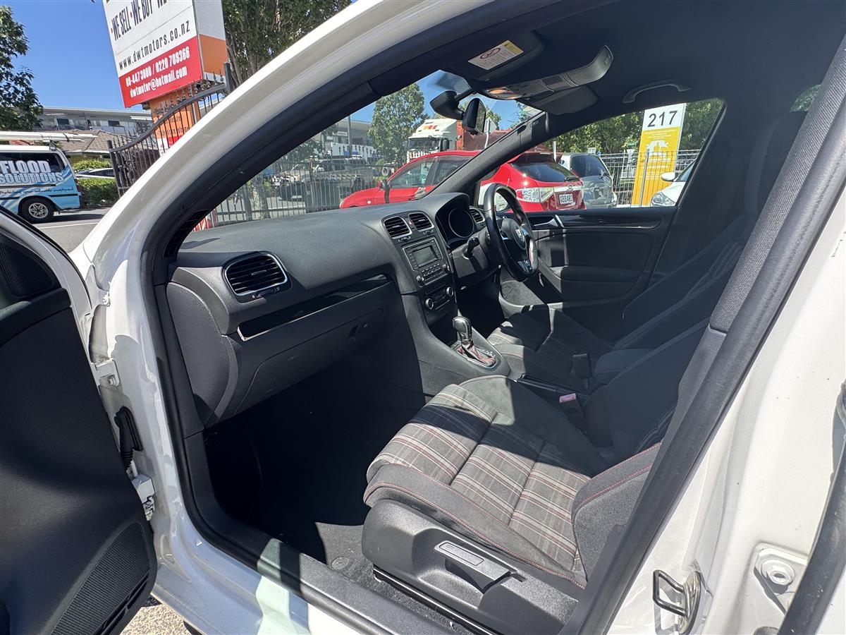 2011 Volkswagen Golf GTI Carousel 8