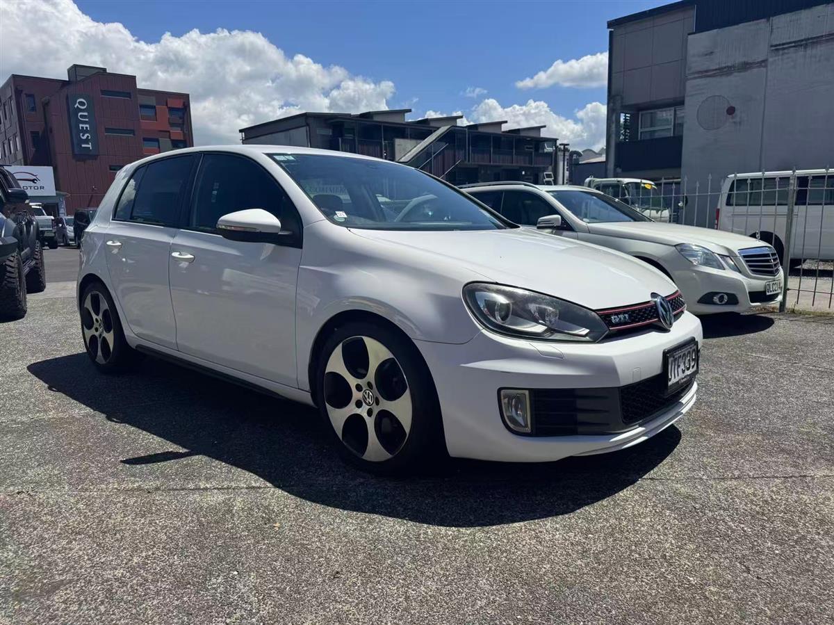 2011 Volkswagen Golf GTI Carousel 2