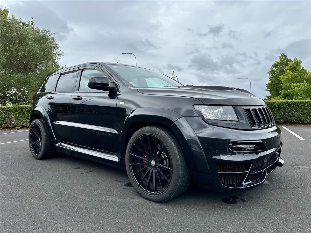 2013 Jeep Grand Cherokee 6.4L HEMI SRT8 Carousel 1