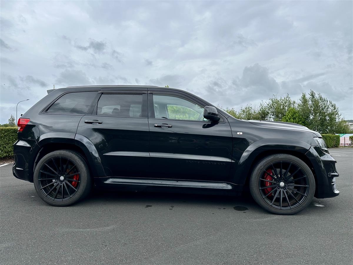 2013 Jeep Grand Cherokee 6.4L HEMI SRT8 Carousel 3