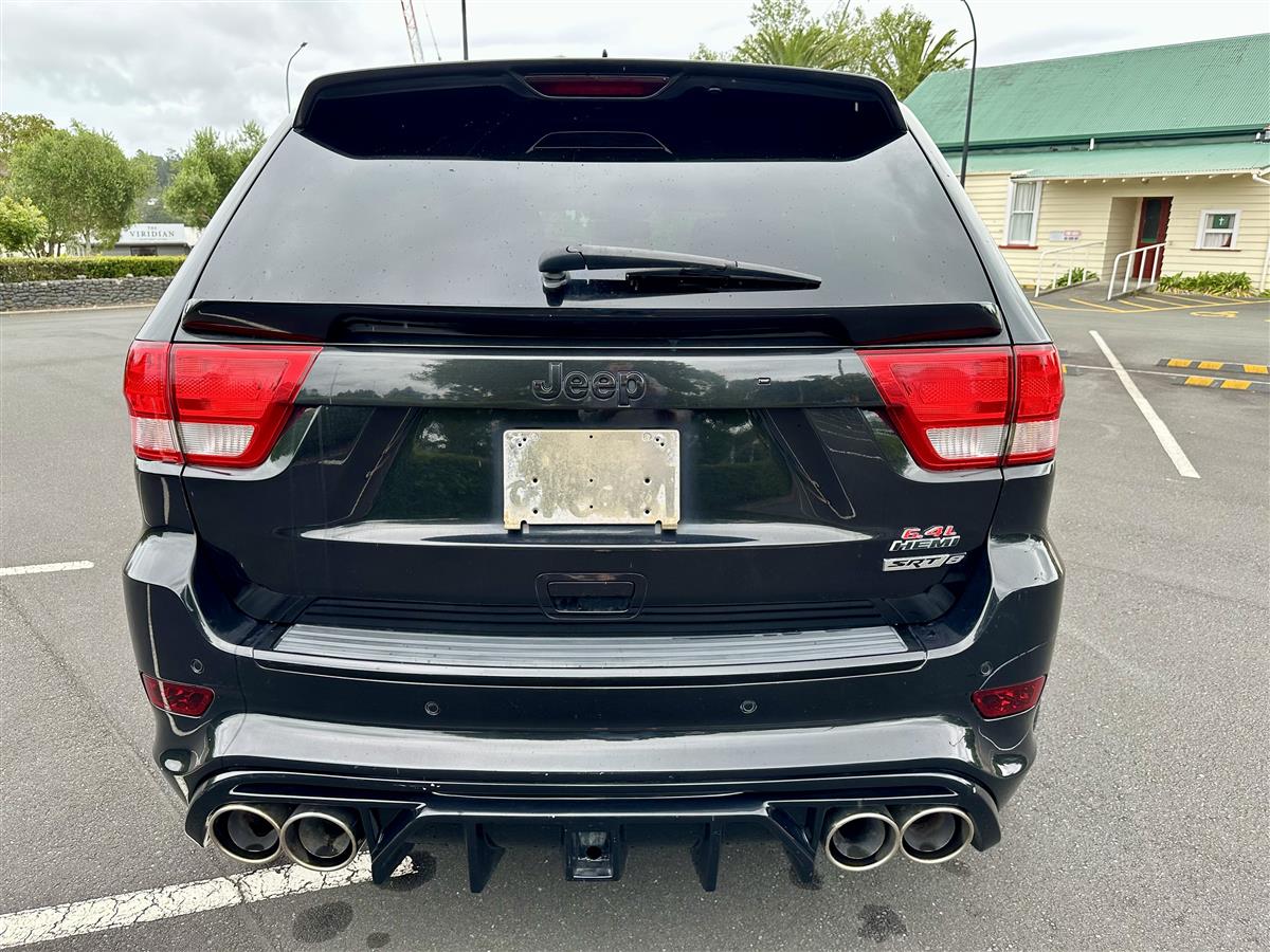 2013 Jeep Grand Cherokee 6.4L HEMI SRT8 Carousel 10