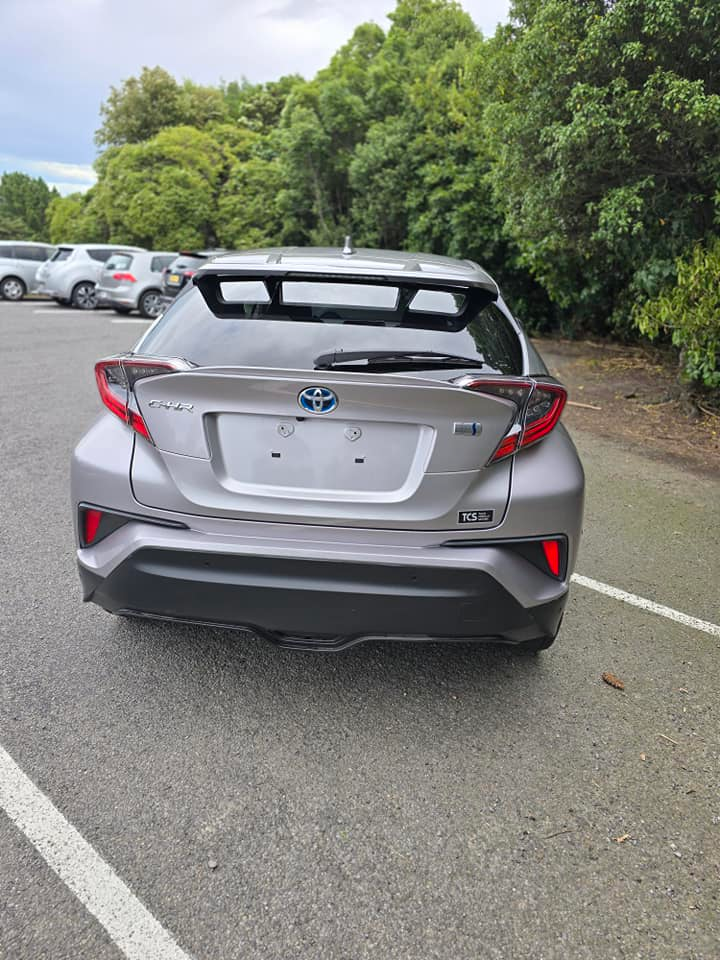 2018 Toyota C-HR G Spec – Style, Comfort & Performance! Carousel 3