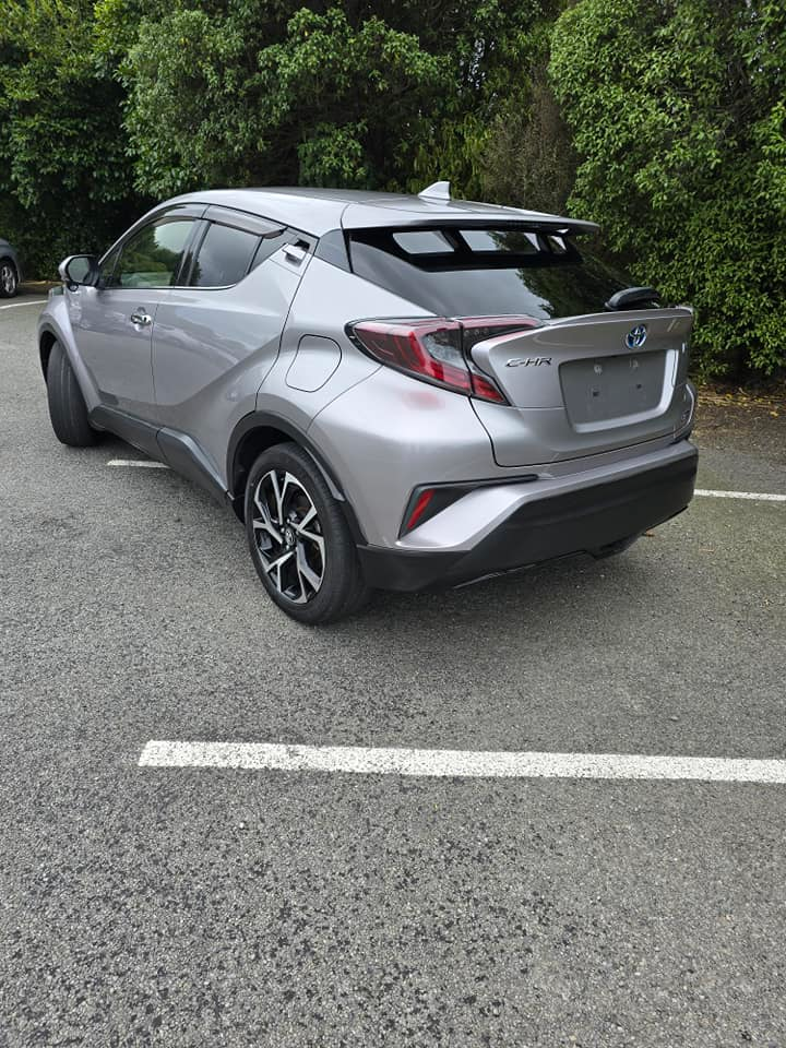2018 Toyota C-HR G Spec – Style, Comfort & Performance! Carousel 1