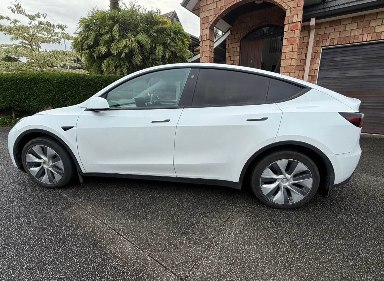 2022 Tesla Model Y Rear-Wheel Drive (RWD) Carousel 1