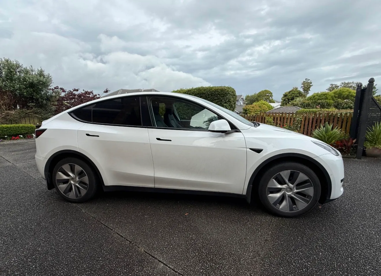 2022 Tesla Model Y Rear-Wheel Drive (RWD) Carousel 2